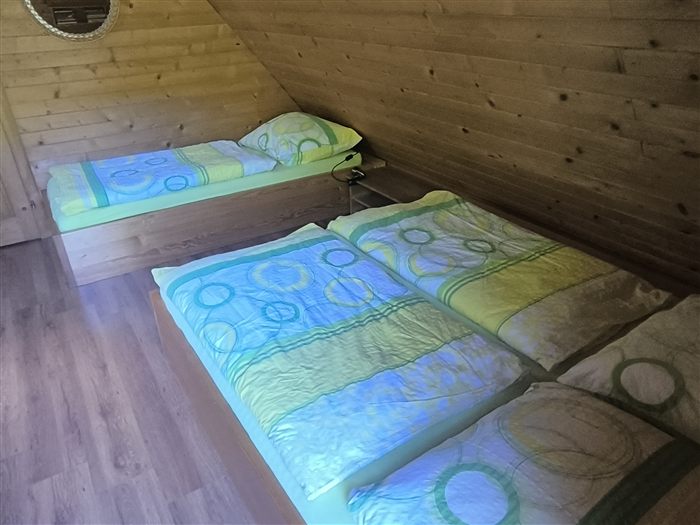 Ložnice s postelemi